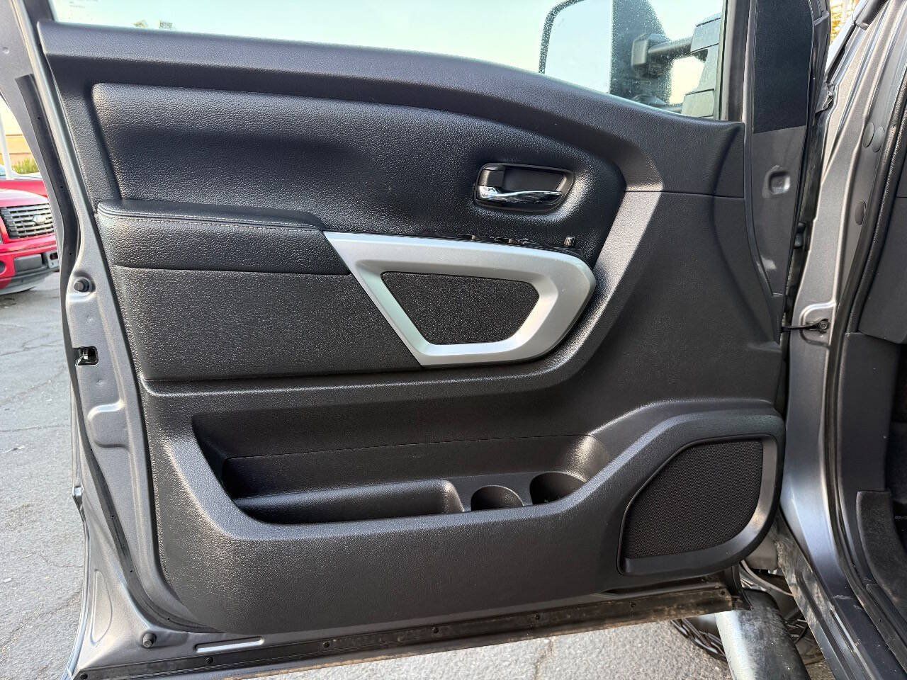 Used 2019 Nissan Titan PRO-4X AWD/4WD image 9