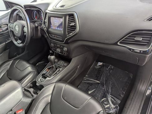 Certified 2020 Jeep Cherokee Latitude Plus image 35
