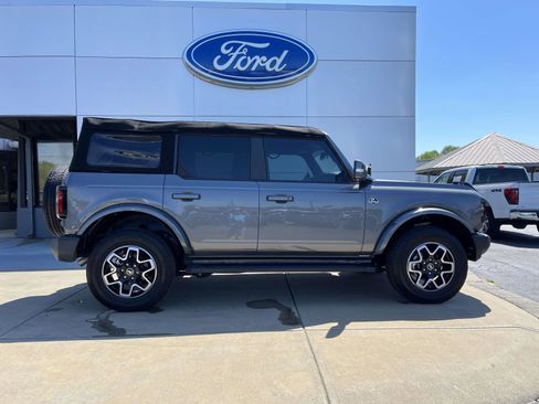 Used 2024 Ford Bronco Outer Banks image 3