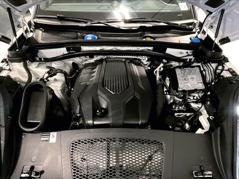 Used 2025 Porsche Macan image 15