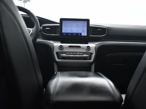 Used 2023 Ford Explorer XLT w/ Equipment Group 202A AWD/4WD image 11