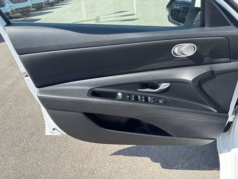 Used 2023 Hyundai Elantra SEL w/ Convenience Package image 25