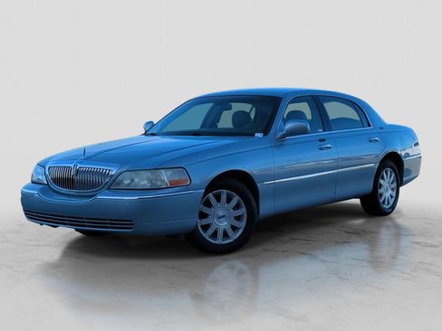 Used 2008 Lincoln Town Car Signature Limited image 1