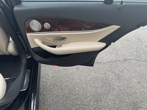 Used 2019 Mercedes-Benz E 300 4MATIC image 31