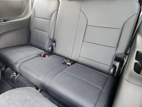 Used 2024 Chevrolet Traverse RS FWD image 30