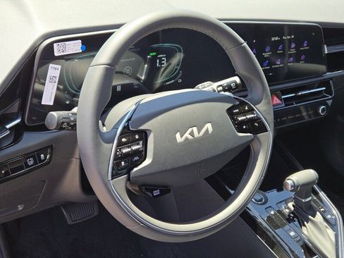 New 2026 Kia Niro EX FWD image 10
