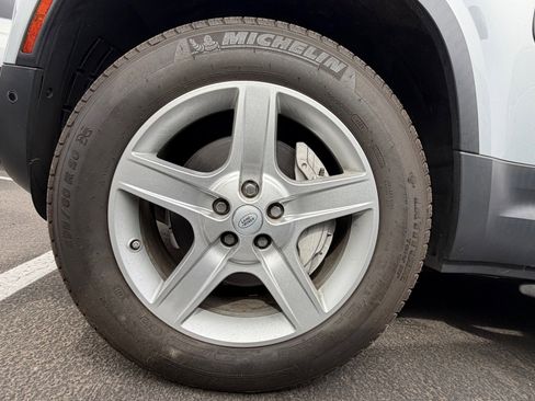 Used 2020 Land Rover Defender 110 SE image 6