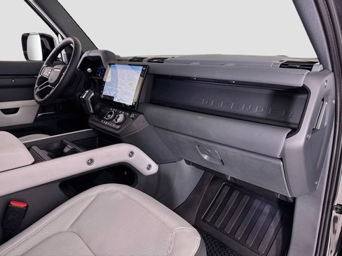 Used 2026 Land Rover Defender 110 X-Dynamic SE AWD/4WD image 13
