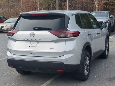 Used 2024 Nissan Rogue S image 5