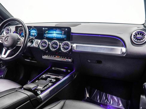 Used 2022 Mercedes-Benz GLB 250 4MATIC w/ Premium Package Lite image 19