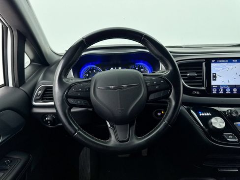 Used 2018 Chrysler Pacifica Touring Plus w/ S Appearance Package FWD image 4