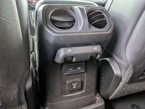 Used 2018 Jeep Wrangler Unlimited Rubicon AWD/4WD image 14