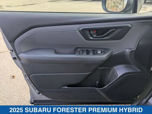 Used 2025 Subaru Forester Premium AWD/4WD image 12