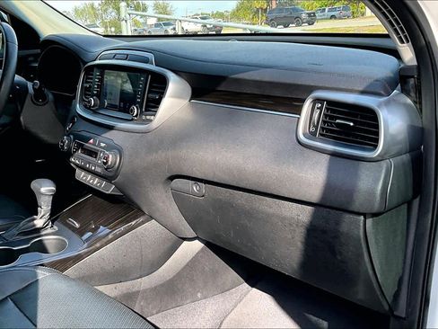 Used 2019 Kia Sorento EX w/ EX Touring Package image 18