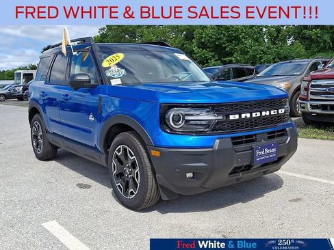 Used 2025 Ford Bronco Sport Outer Banks w/ Outer Banks Tech Package+ AWD/4WD image 2