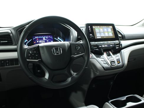 Used 2024 Honda Odyssey EX-L image 2