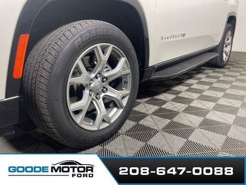 Used 2022 Jeep Wagoneer Series II AWD/4WD image 27