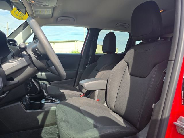 Used 2023 Jeep Renegade Latitude AWD/4WD image 11