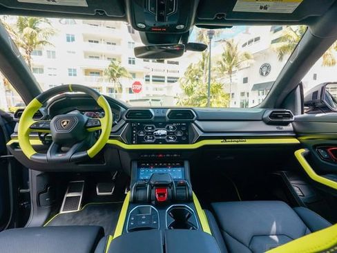 Used 2025 Lamborghini Urus SE image 82