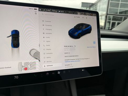 Used 2021 Tesla Model Y Long Range image 41