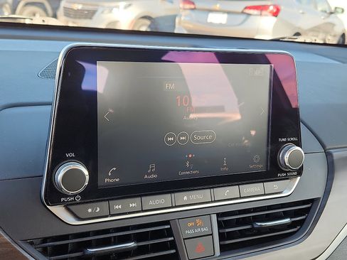 Used 2024 Nissan Altima 2.5 SV image 15