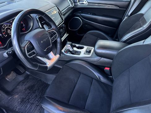 Used 2021 Jeep Grand Cherokee SRT image 9