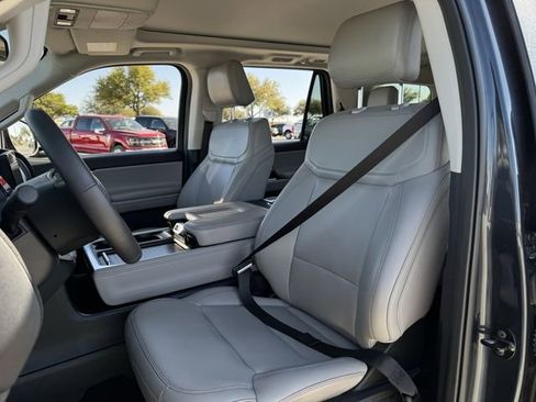 Certified 2025 Ford Expedition Active AWD/4WD image 26