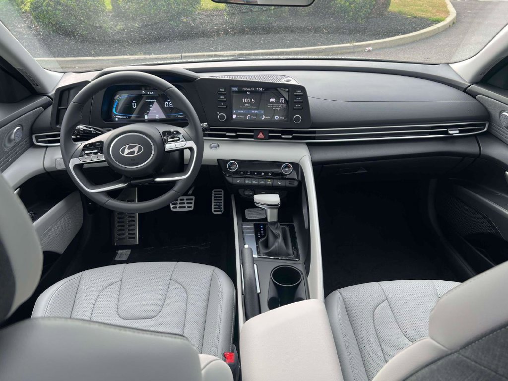 New 2026 Hyundai Elantra SEL Sport FWD image 11