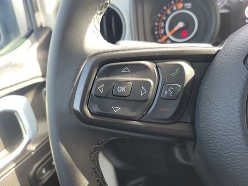Certified 2025 Jeep Gladiator Sport AWD/4WD image 24