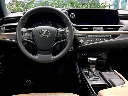 Used 2021 Lexus ES 300h w/ Premium Package image 5