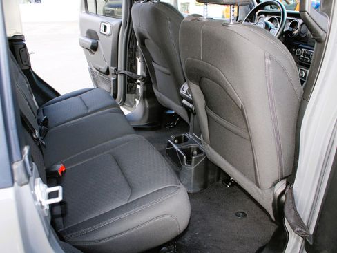 Used 2022 Jeep Wrangler Unlimited Sport image 15