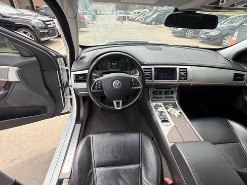 Used 2013 Jaguar XF RWD image 52