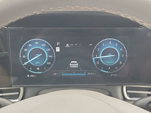 Used 2025 Hyundai Elantra SEL FWD image 26