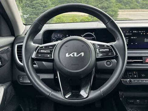 Used 2025 Kia Seltos EX AWD/4WD image 7