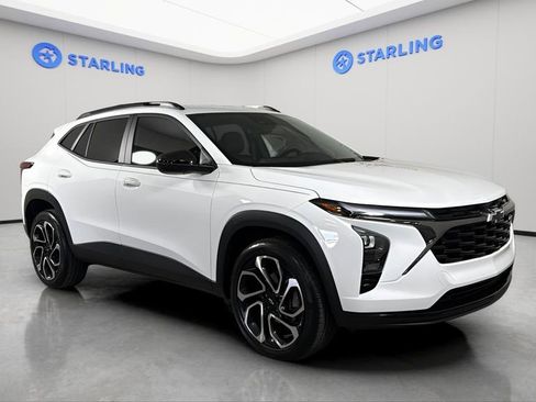 Certified 2025 Chevrolet Trax RS w/ Driver Confidence Package image 10