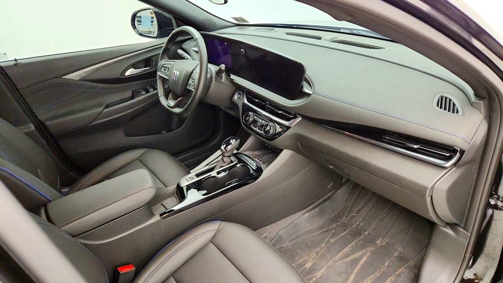 Used 2025 Buick Envista Sport Touring w/ Convenience I Package FWD image 25