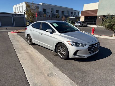 Used 2018 Hyundai Elantra SEL image 2