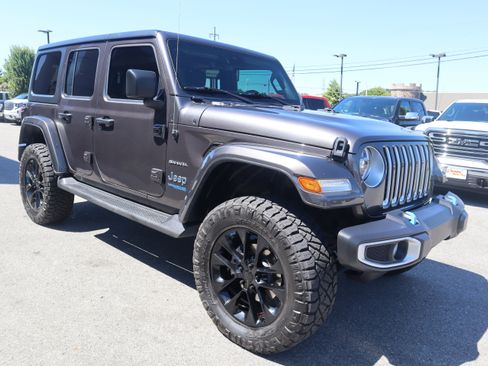 Used 2022 Jeep Wrangler Unlimited Sahara w/ Cold Weather Group image 4
