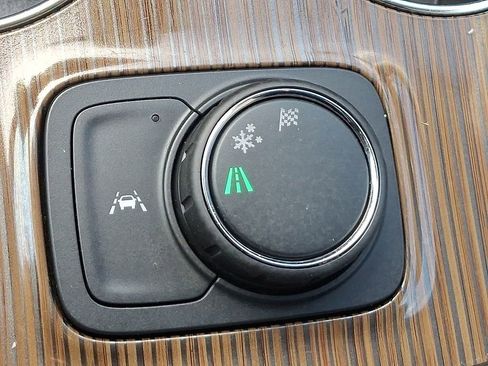 Certified 2023 GMC Acadia SLE image 26