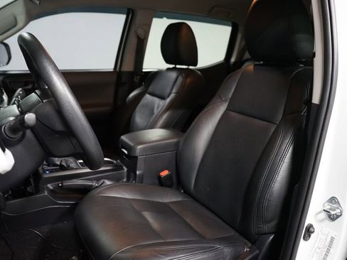 Used 2021 Toyota Tacoma SR w/ SR Convenience Package image 6