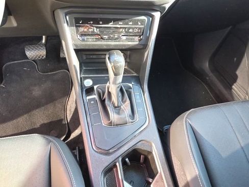 Used 2023 Volkswagen Tiguan SE image 18