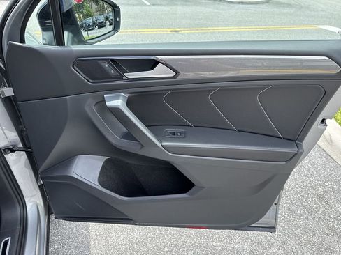 Used 2023 Volkswagen Tiguan SE R-Line image 43