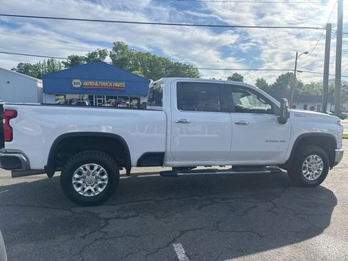 Used 2024 Chevrolet Silverado 2500 LTZ w/ LTZ Convenience Package AWD/4WD image 3