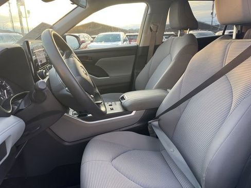 Certified 2023 Toyota Highlander L image 10