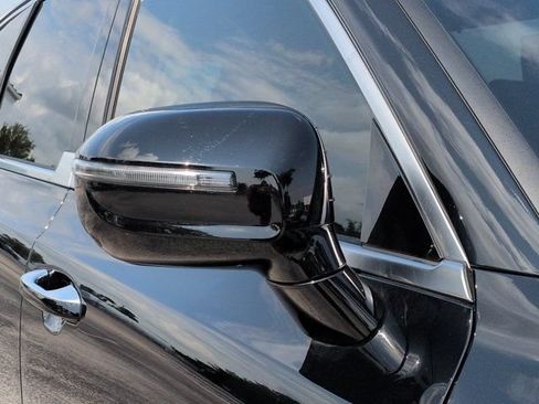 Used 2024 Kia Telluride SX w/ Towing Package FWD image 11