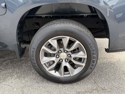 Used 2022 Chevrolet Silverado 1500 LT AWD/4WD image 36
