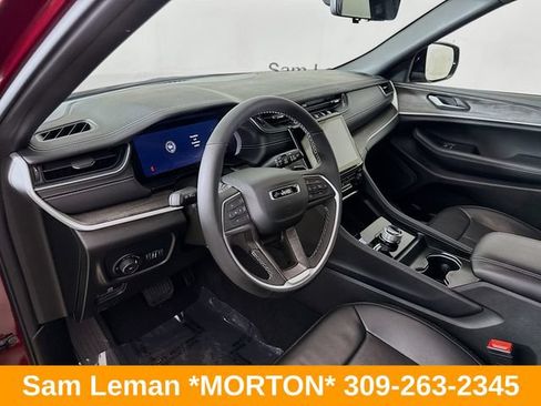 Used 2024 Jeep Grand Cherokee Limited w/ Luxury Tech Group II AWD/4WD image 9