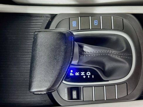 Used 2025 Hyundai Kona SEL FWD image 24