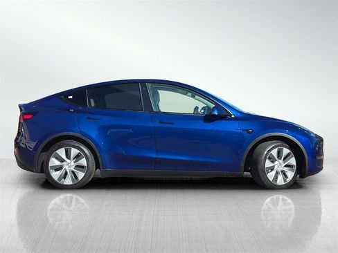Used 2021 Tesla Model Y Long Range image 3