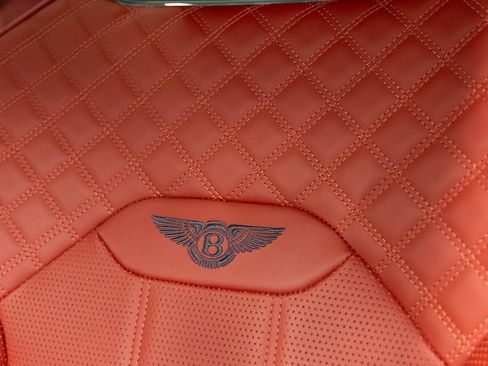 Used 2022 Bentley Bentayga image 26